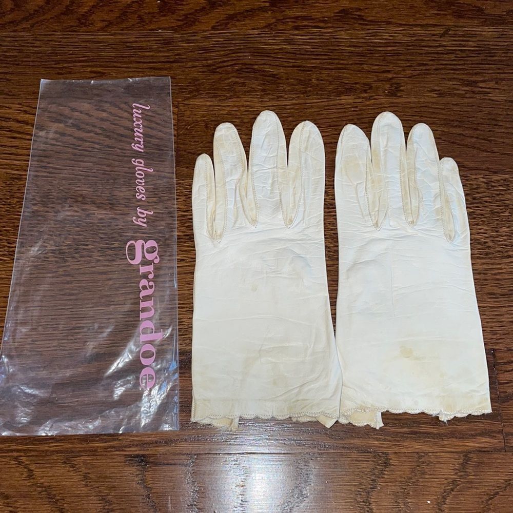 Vtg Grandoe off white leather gloves‎